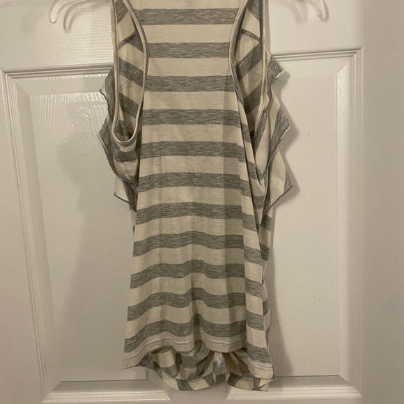 Grey & White Ruched Top. Size Large. - Picture 2 of 3